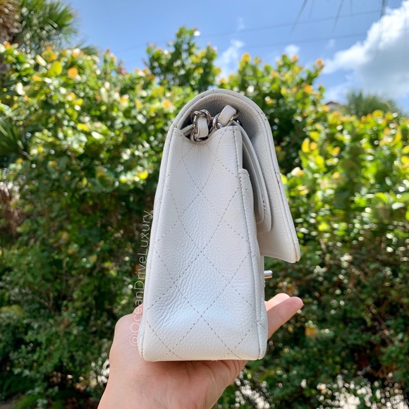 AUTHENTIC CHANEL Medium Flap White Caviar Silver - Picture 3 of 16